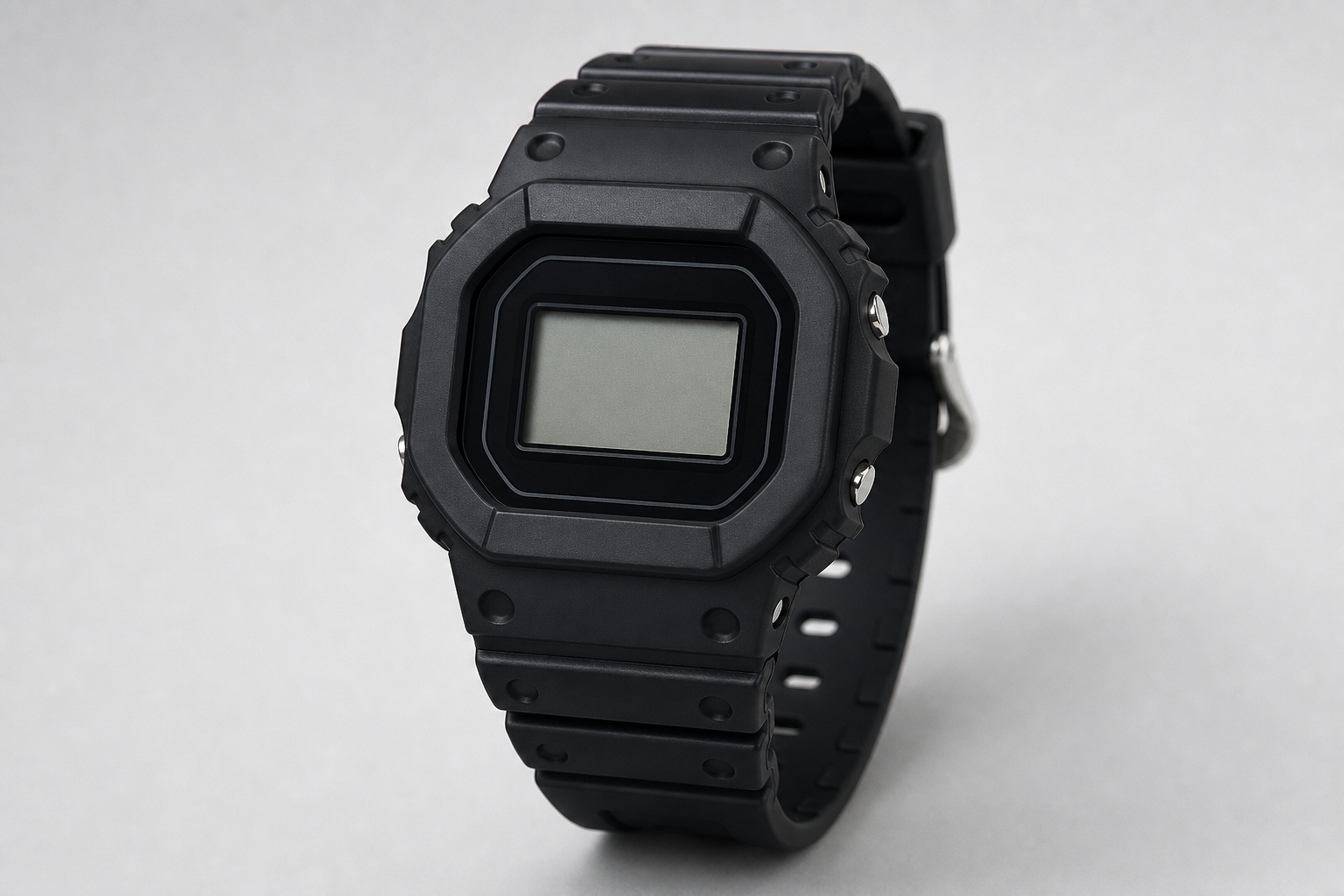 Casio G-Shock DW-5600 на студийном фоне