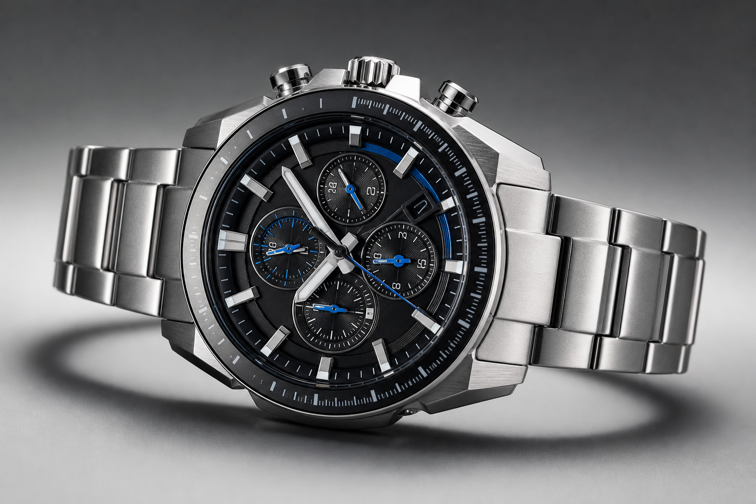 Линейка Casio Edifice — хронограф на стальном браслете